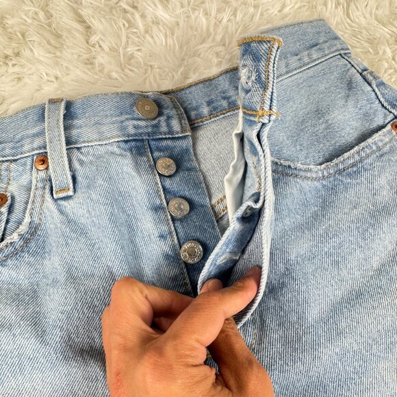 Levi's Women's 501 Original Shorts Medium Indigo Pattern Size 26 EUC - Picture 4 of 9